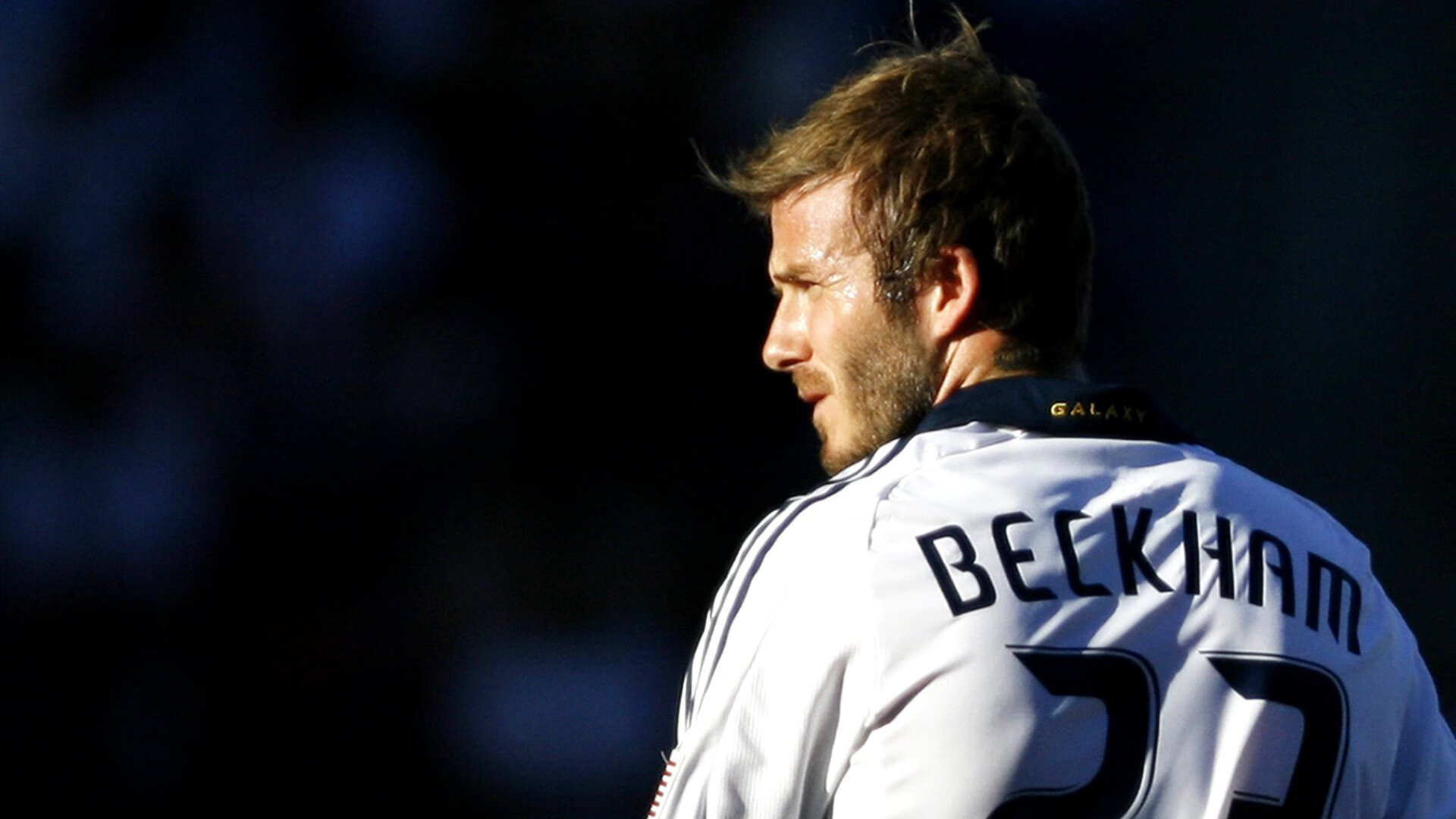 足球场馆智能照明系统节能效果显著，环保理念深入人心，足球场照明方案